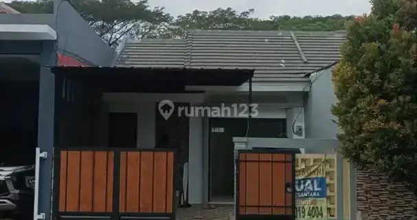 TURUN HARGA Rumah full renovasi, depan lapangan bermain & Gate CLUSTER 1