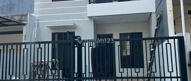 Rumah 2 Lt Bangunan Baru Startegis Siap Huni di Perum Gading Elok 1