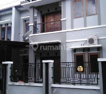 Disewakan Rumah 2lt Lokasi Premium Dkt Upn, Amplaz, Pakuwon. Andr 1