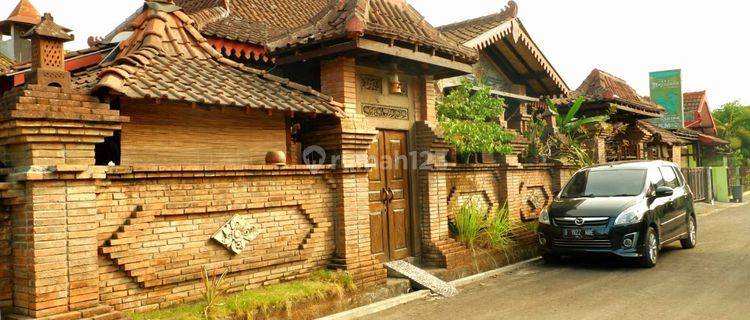 Disewakan rumah cantik semi etnik lokasi premium dkt UKRIM, SPBU, Adisucipto. Age 1