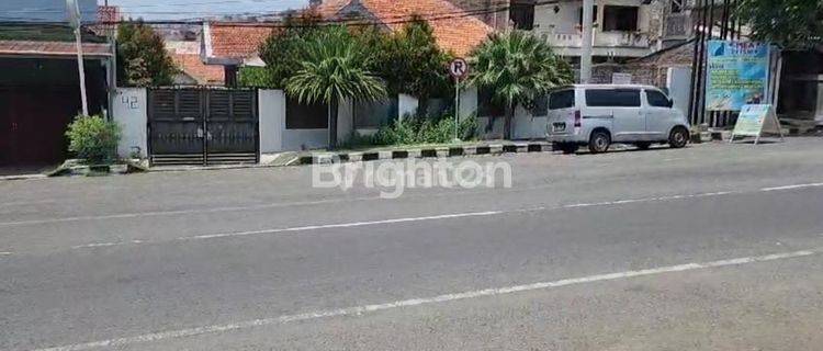 TURUN HARGA! INVESTASI MENGUNTUNGKAN. RUMAH HITUNG TANAH, LAHAN LUAS DI WR SUPRATMAN SEMARANG 1