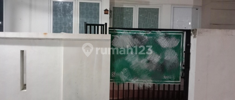 Strategic Ready-to-Occupy Mid-City House in Tanah Mas Semarang 1