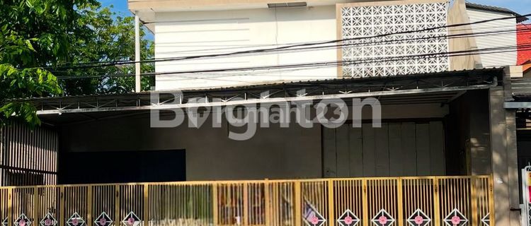 Ready-to-Use Two-Story Shop House Strategically Located on Supriyadi Street, Semarang 1