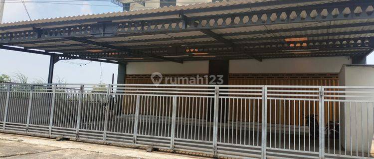 Tempat usaha siap pakai lokasi strategis nol jalan raya dan parkiran yang luas 1
