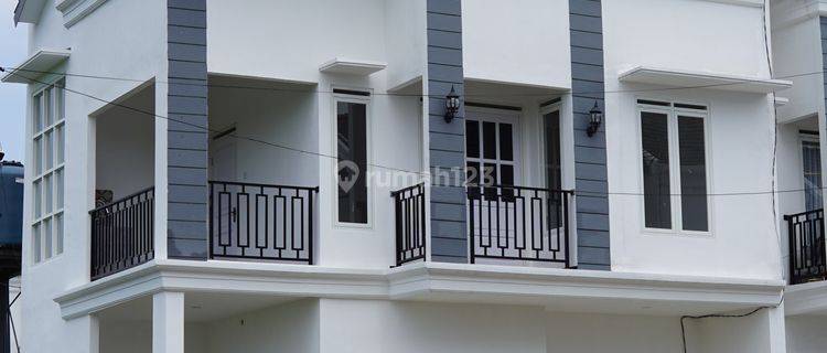 Rumah Baru Minimalis 2 Lantai di Dekat Kota Malang 1