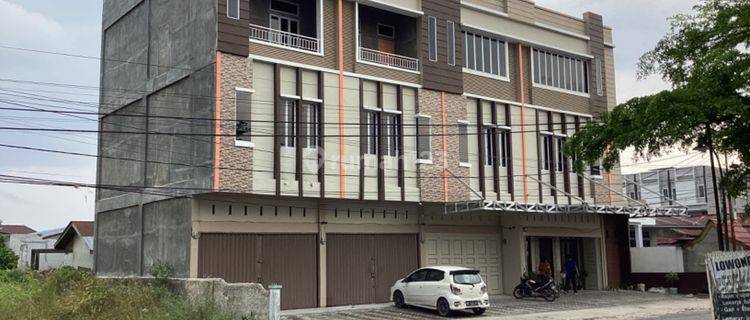 Ruko Kosong 3 Lantai Dijual di Jl. Riau Pekanbaru 1