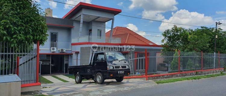 Rumah Mewah 2 Lantai Dijual di Jl. Umban Sari Dekat Kampus Pcr 1