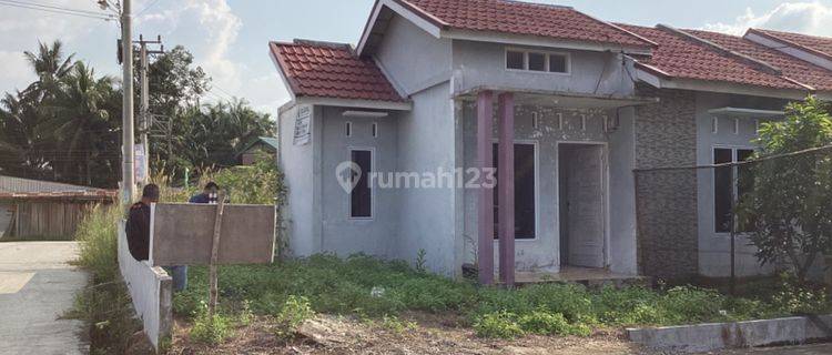 Rumah Siap Huni Posisi Hook Dijual di Jl. Sri Palas Rumbai 1