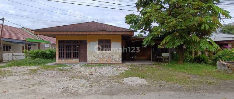 Rumah Bulatan Dengan Halama Luas Dijual di Jalan Pemuda Tampan  1