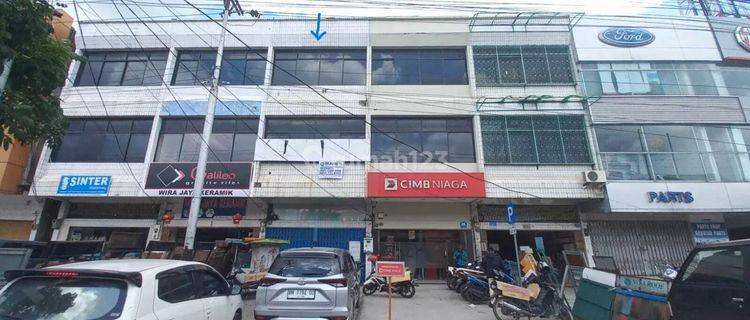 Ruko 3 Lantai Disewakan di Jl. Riau Pekanbaru 1