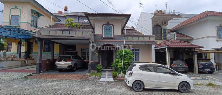 Rumah 2 Lantai Tengah Kota Dijual di Jl. Kaharudin Nasution Dekat Bandara 1