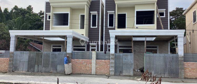 Rumah Mewah 2 Lantai Tengah Kota Dijual Dekat Jl. Soekarno Hatta Pekanbaru 1