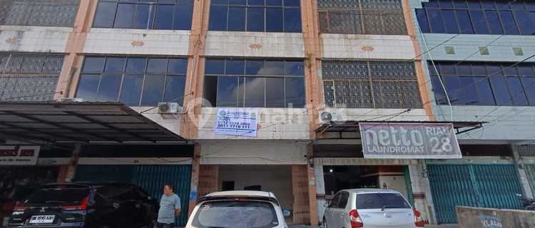 3-Story Shop House for Rent on Riau Street, Pekanbaru 1