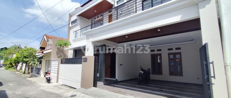 Rumah Mewah di Pusat Kota Lokasi Banjarsari,Solo Luas 137M2 Bu!! 1