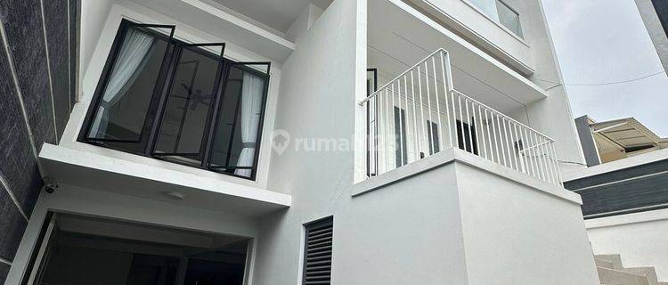 Rumah 3,5 Lantai Ada Rooftop Di Bojong Indah Jakarta Barat 1