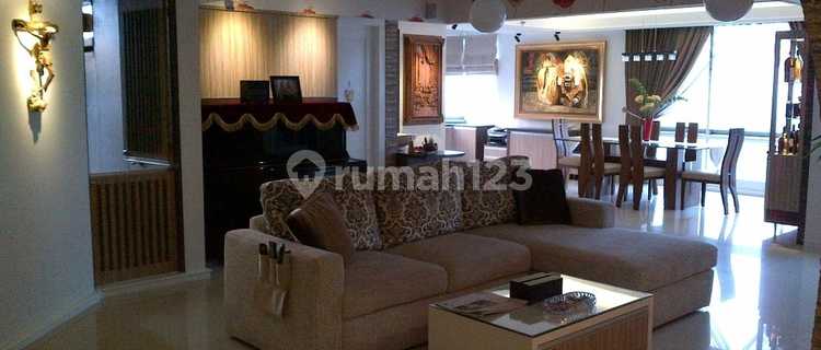 2 Unit Gandeng Plong Apartemen Taman Anggrek Jakarta Barat 1
