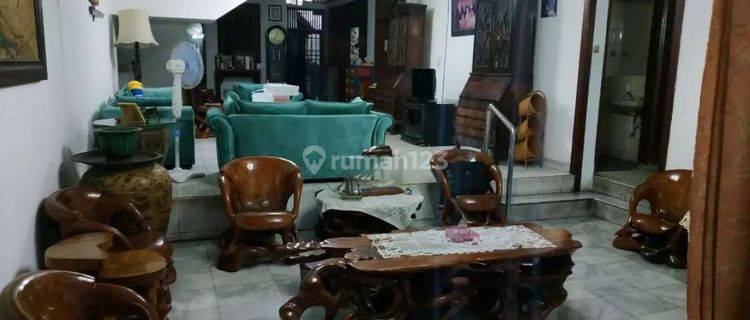 Rumah mewah siap huni di Jl. Tulodong.. Bagus shm 1