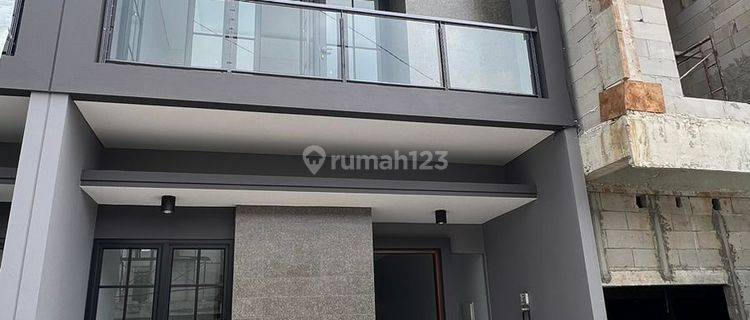 MERUYA 5x25 RP 2.5M EXCLUSIVE, JALAN LEBAR, PARKIR 2 MOBIL st 1