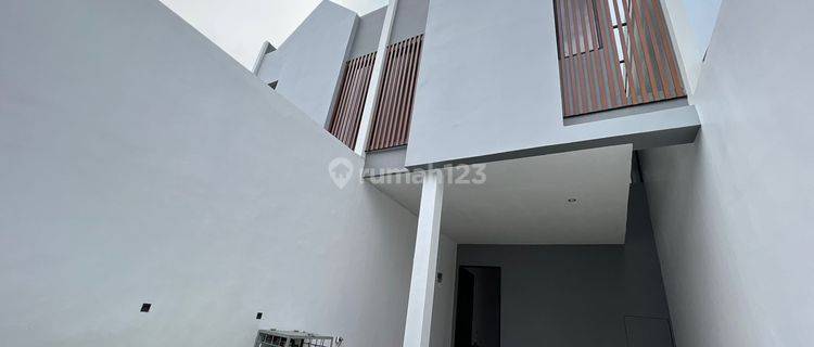 Meruya 5x25 Rp 2.5M Exclusive, Jalan Lebar, Parkir 2 Mobil St 1