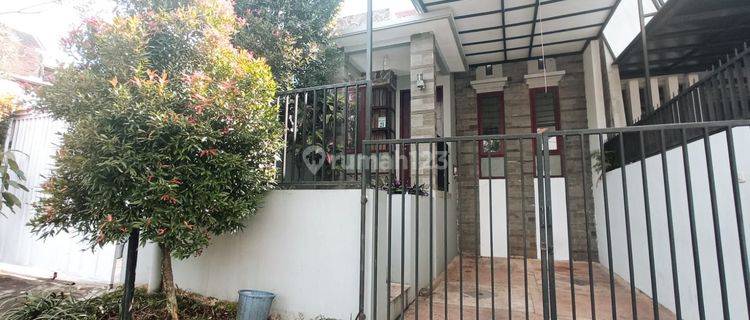 Sewa rumah bagus hadap selatan di River View Malang 1