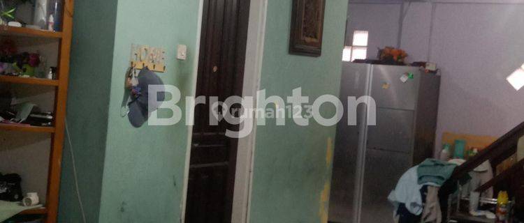 RUMAH DUA LANTAI DI WIKA DI  CEPAT  DEKAT KOLAM RENANG 1