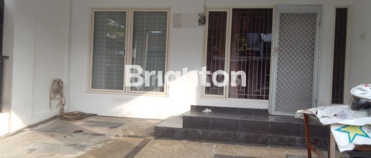 RUMAH MUNGIL MINIMALIS MODERN DUA LANTAI DI CBI 1