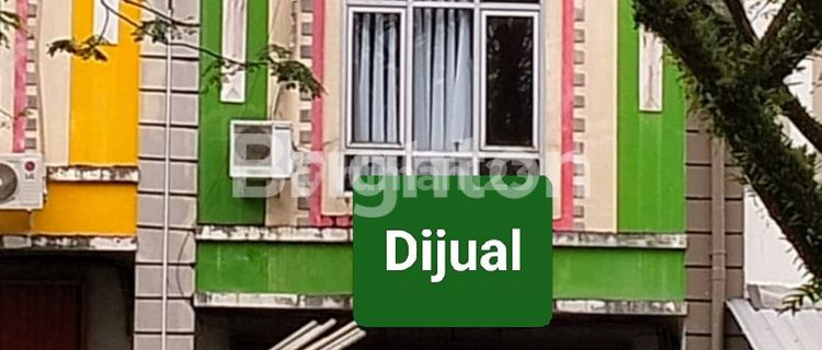 Strategic Shop House in the Regency Commercial Area 1