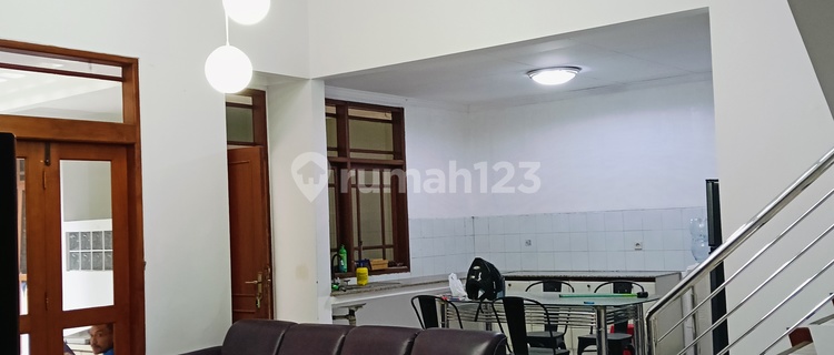 Disewakan Rumah Sangat Terawat Dekat Pintu Tol Pasteur Bandung 1