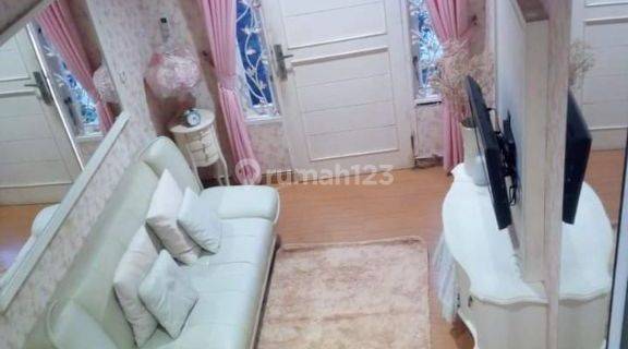 Rumah minimilis area Srengseng Jakarta barat dalam townhouse ,dua lantai harga 1 M nego 1