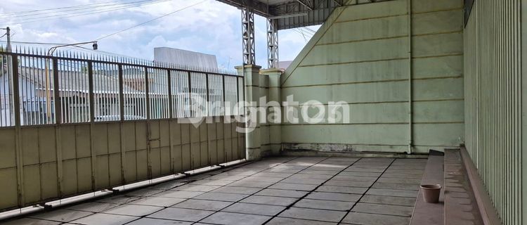 FOR RENT: SPACIOUS SHOPHOUSE IN TULUNGAGUNG, SUITABLE FOR BUSINESS, STRATEGIC LOCATION. 1