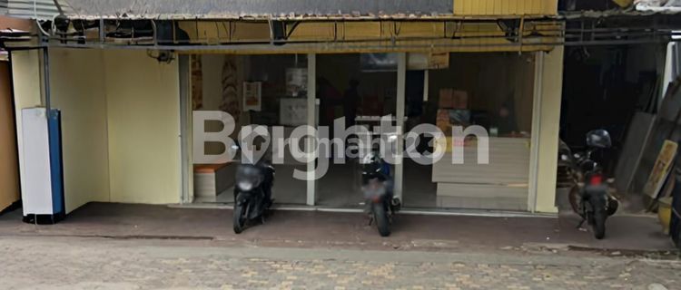 FOR RENT, SHOPHOUSE A STEP AWAY FROM TULUNGAGUNG REGENCY OFFICE. STRATEGIC LOCATION. SUITABLE FOR BUSINESS. 1