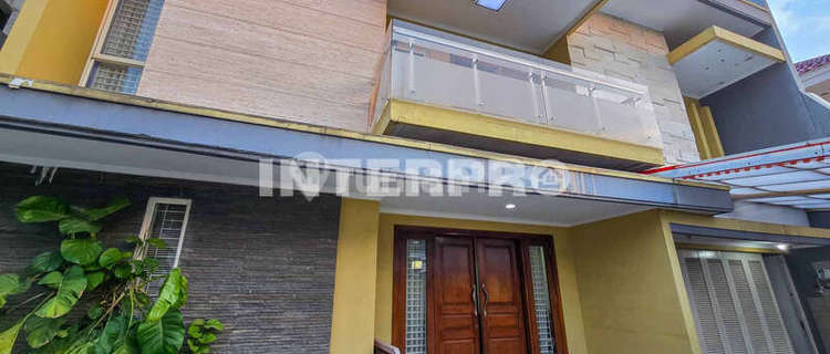 Rumah 2 Lantai Dijual Siap Huni Hadap Barat Green Garden - 450m2 1