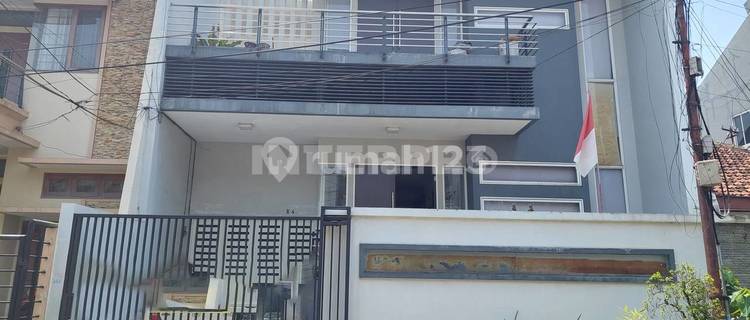 For Sale Minimalist 2-Story House in Greenville, Strategic Location, SHM 1
