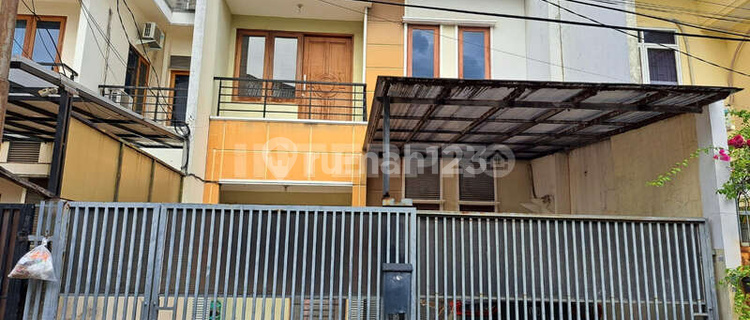 Rumah Siap Huni Dijual Taman Ratu 2,5 Lantai - LT 97m2 1