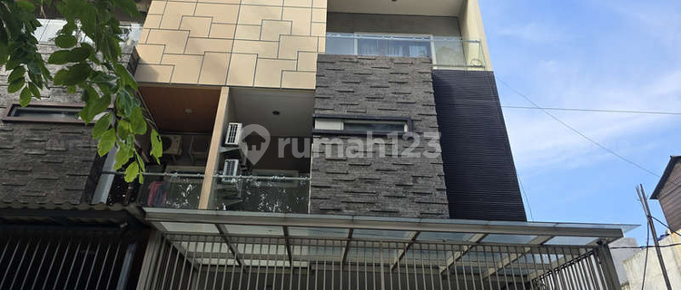 Dijual Rumah Siap Huni Taman Ratu Minimalis Modern LT - 120M2 1