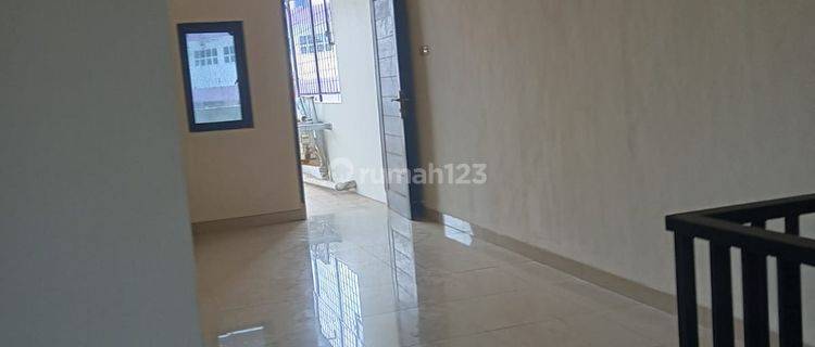 Rumah 3lt 5x15 75m2 3kt SHM di Jl Setia Jaya Jelambar Grogol 1