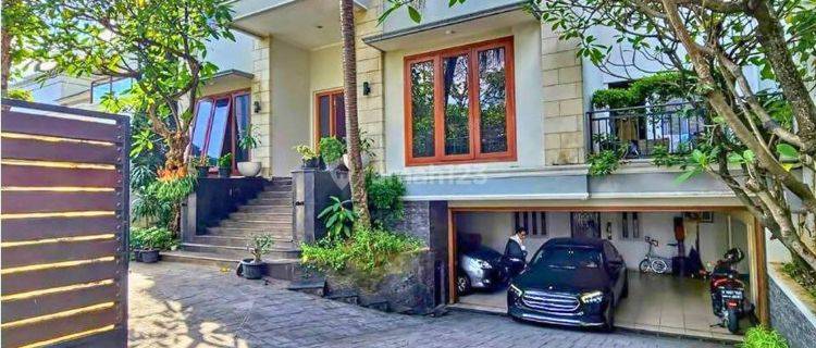 Rumah 3 Lantai Bagus Strategis Menteng Jakarta Selatan  1