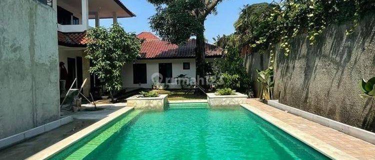 Rumah 2 Lantai Bagus Semi Furnished Kemang Jakarta Selatan  1