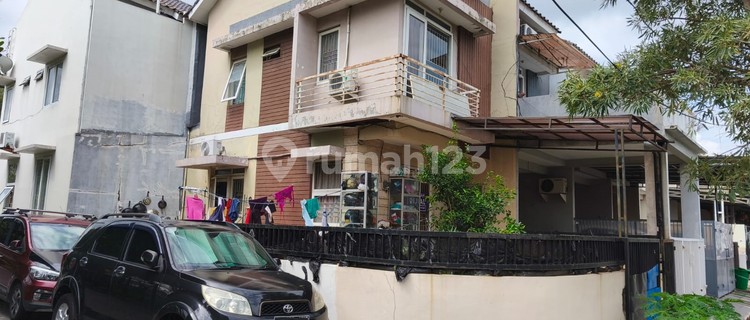 Rumah hook siap huni komplek nyaman Park Residence, Crssus 1