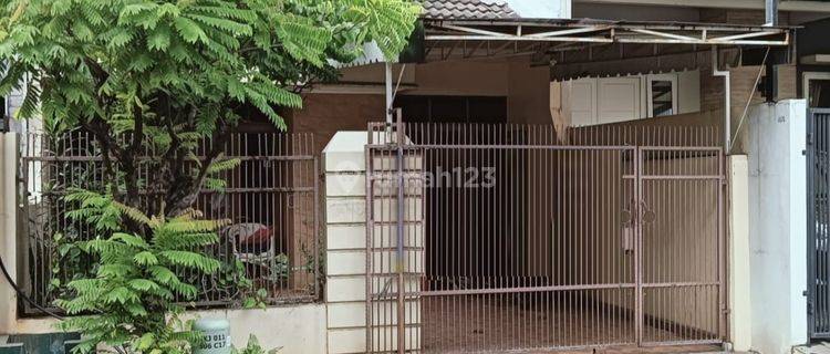 Rumah di Tamn Kebon Jeruk Intercon, Jakarta Barat 1