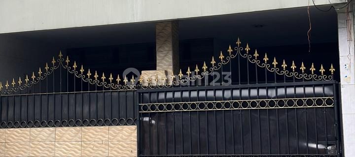 2-Story House, East Facing, SHM, Parking for 2 Cars, 4 Bedrooms, 3 Bathrooms 1