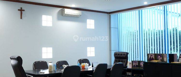 Gedung Kantor Lokasi Strategis 6 Lantai+rooftop,lift,parkir8mobil 1