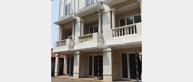 For Rent 3-Story Shop House Facing Serpong Main Road, Busy Location South Tangerang 1