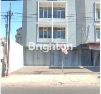 2 New 3-Story Row Shophouses, Freshly Built, Zero Occupancy, Located on Berbek Brigjen Katamso Main Road Near Rungkut Industrial Area, Wadungasri, Tropodo, Pondok Tjandra. 1