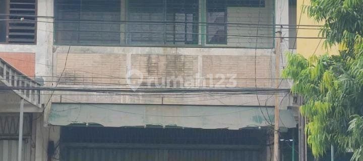 2.5-Storey Shop House in Raya Mulyosari 1