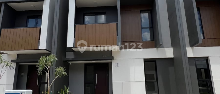 Rumah Bagus 2 lantai di Summarecon Crown Gading, Bekasi 1