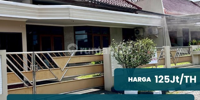 SEMI-FURNISHED HOUSE WITH SPACIOUS CARPORT AND GARAGE ON SEMERU STREET 1