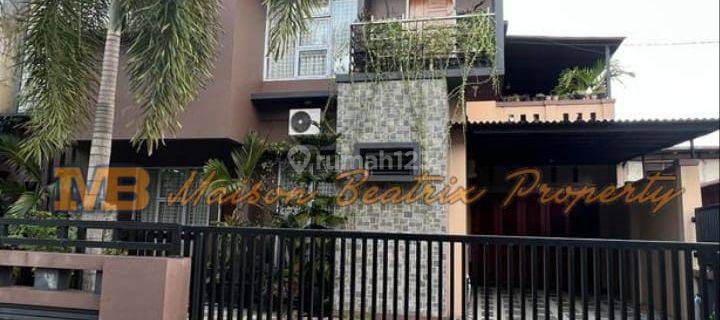 Rumah Mewah Full Furnished Terawat Siap Huni Lokasi Trategis  1