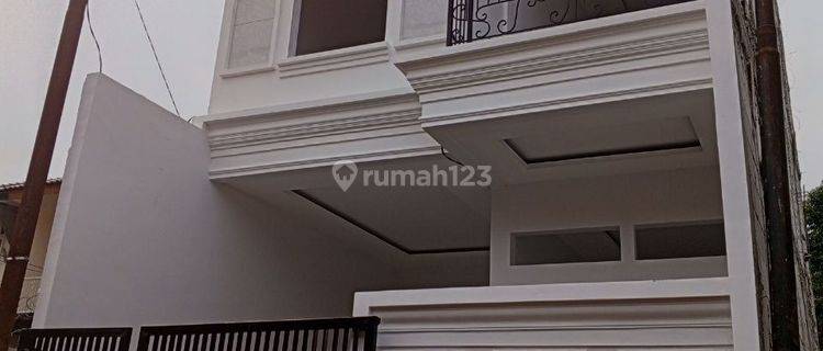 Rumah 2 setengah lantai di Lenteng agung 3 menit ke tol kukusan  1