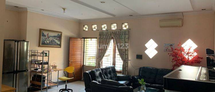 Dijual Rumah 3 lantai 13 KT 7KM di Petamburan 1